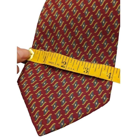 Burberrys of London Men's Silk Burgundy With Gray Gold Pattern Neck Tie - Picture 3 of 6